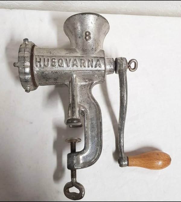 People on the internet banded together to figure out what this device actually was